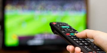 El oficialismo presentó un proyecto para que el fútbol vuelva a transmitirse de forma gratuita.