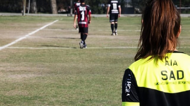 El terrible episodio que atraviesa la árbitra agredida durante un partido de fútbol amateur.