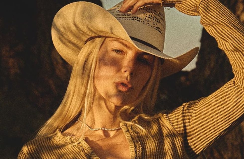 Jenna Lee revolucionó las redes sociales al posar con una nanokini y un conjunto bohemio