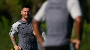 Lionel Messi participa en un entrenamiento del Inter Miami, el martes 18 de julio de 2023, en Fort Lauderdale, Florida. (AP Foto/Rebecca Blackwell)