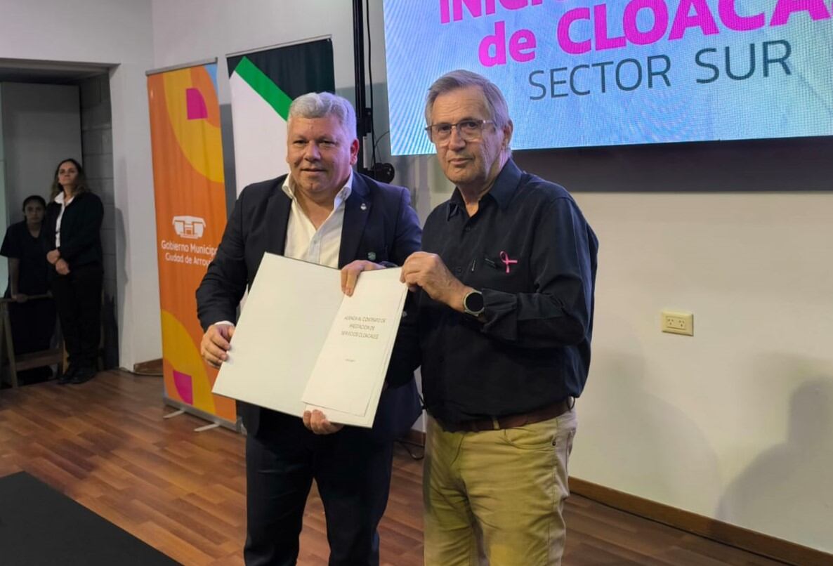 Firmaron el contrato por la Obra de Cloacas del Sector Sur Arroyito