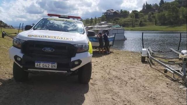 Un servicio de emergencias constató el deceso del infortunado pescador.
