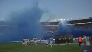 Marea Albiazul en el Kempes, empujando a Talleres para pelear la Liga hasta el final (Javier Ferreyra / La Voz).