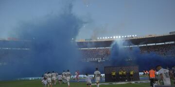 Marea Albiazul en el Kempes, empujando a Talleres para pelear la Liga hasta el final (Javier Ferreyra / La Voz).
