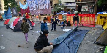 Acampe del Polo Obrero y Organizaciones sociales en la calle Chacabuco al 300 frente al Ministerio de Desarrollo Social.