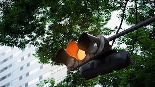 De qué se trata la cuarta luz del semáforo.