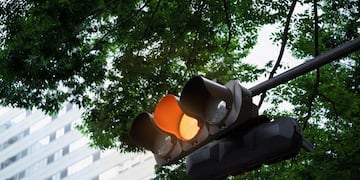 De qué se trata la cuarta luz del semáforo.