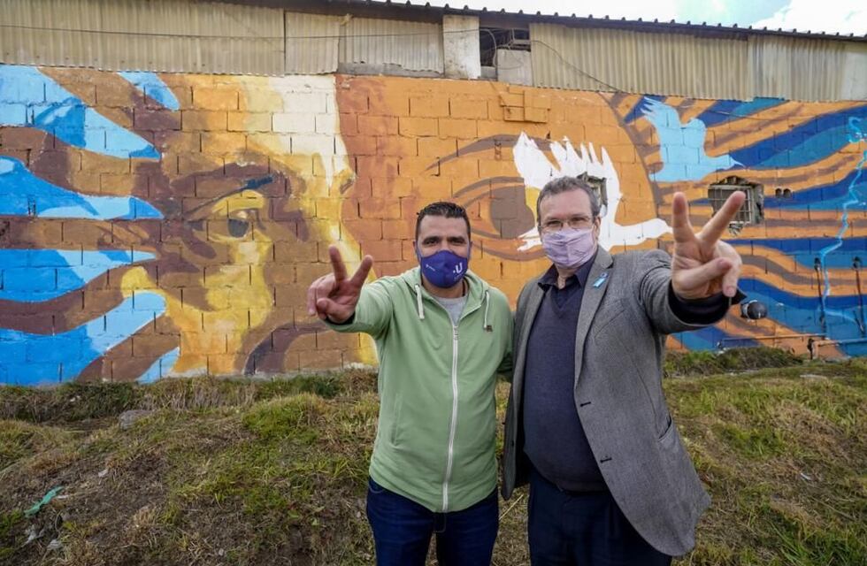 Los Intendentes de Ushuaia y Tolhuin visitaron junto a Bauer el mural de Nestor Kirchner, “Héroe Colectivo”