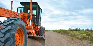 Una motoniveladora de Vialidad de Mendoza trabaja en la ruta provincial 153 Norte, cerca de la localidad de Las Catitas. Gentileza Gobierno de Mendoza