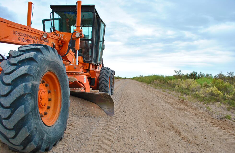 Vialidad trabaja en la conservación de más de 1.300 km de la red vial ganadera