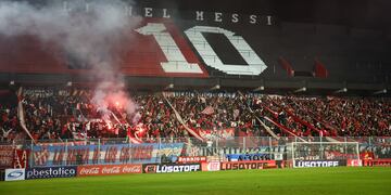 Los hinchas de Instituto coparon una de las cabeceras del estadio de Newell's. (Prensa Instituto)