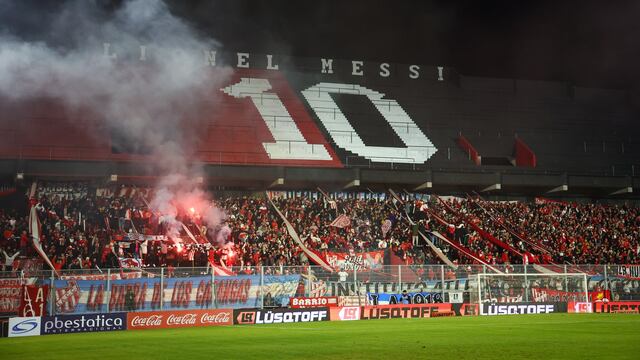 Los hinchas de Instituto coparon una de las cabeceras del estadio de Newell's. (Prensa Instituto)