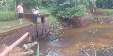 Bajante de la reserva de agua en Villa Bonita preocupa a los vecinos.
