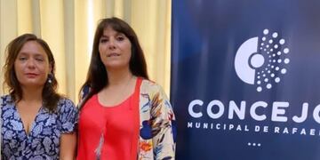 Las concejalas Valeria Soltermam (FDT) y Alejandra Sagardoy (JXC)