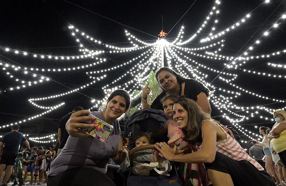 Se prende el arbolito de Navidad en Rosario: cómo será el operativo de tránsito en la zona