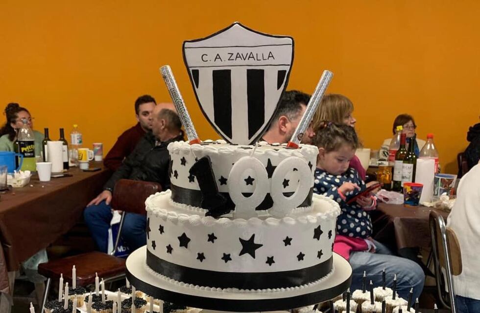 Club Atlético Zavalla celebró sus 100 años y sus socios colocaron una placa como homenaje