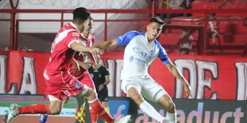 Argentino Juniors y Godoy Cruz se juegan todo en el estadio Diego Armando Maradona.