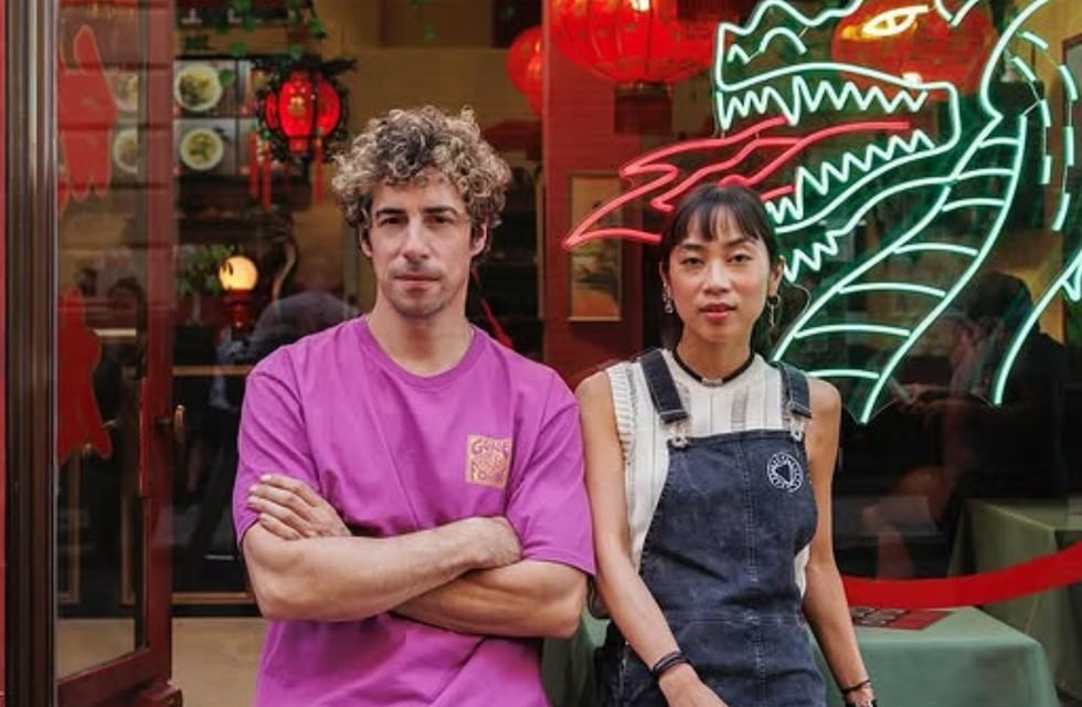 Se filtró una foto íntima de Esteban Lamothe con su novia Débora Nishimoto y estalló el escándalo: “Asqueroso”