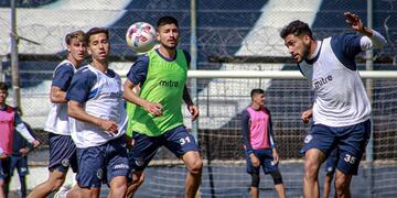 Independiente Rivadavia mañana viernes juega un partido clave ante Atlético Rafaela.