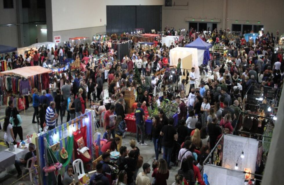 Existosa feria de artesanías y manualidades