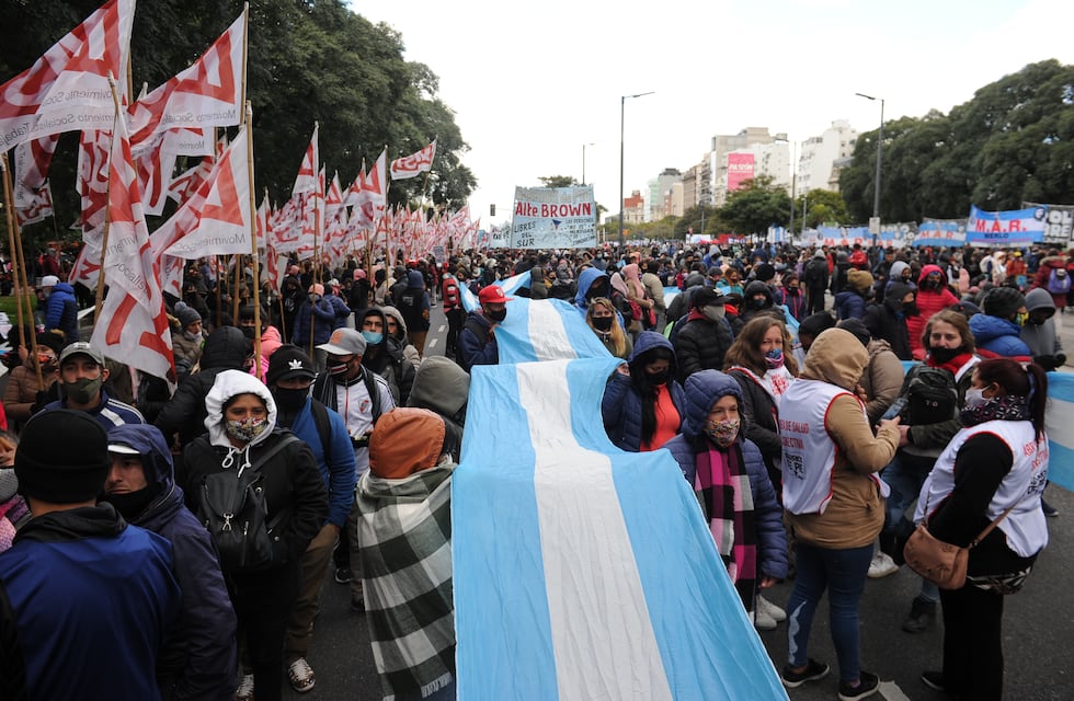 Piqueteros marcharon al Obelisco por el regreso del IFE y alimentos en otra jornada de protestas
