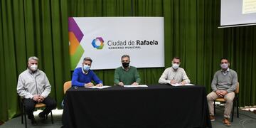 Firma de convenio para un relevamiento hídrico en Rafaela