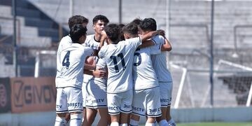 Goleadas de Talleres sobre Barracas Central en el inicio del torneo de Juveniles.