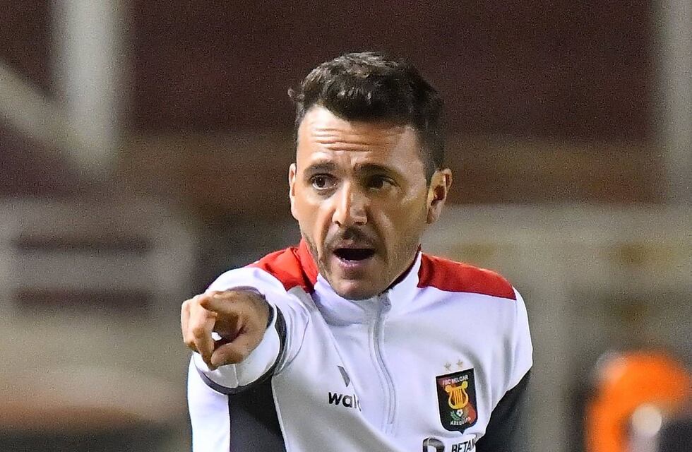 Un hincha en la mira: Newell’s Old Boys se acerca a su próximo director técnico