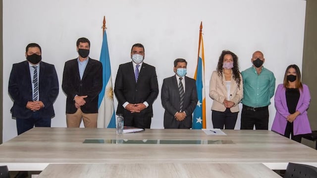 El intendente estuvo acompañado del secretario de Gobierno municipal Pablo García, la secretaria de Hábitat y Ordenamiento Territorial, Lorena Henriques Sanches y del secretario de Relaciones Parlamentarias y Articulación Política Omar Becerra.