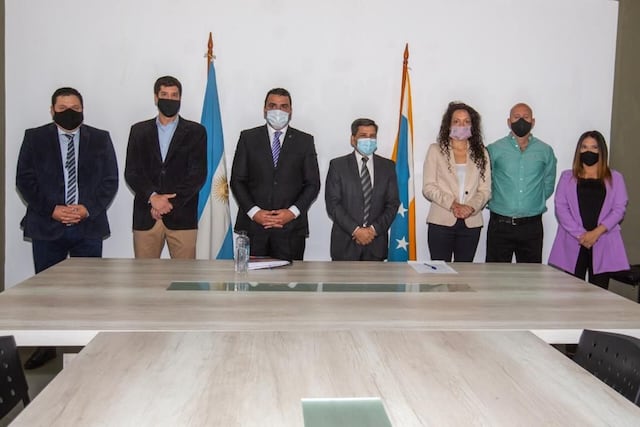 El intendente estuvo acompañado del secretario de Gobierno municipal Pablo García, la secretaria de Hábitat y Ordenamiento Territorial, Lorena Henriques Sanches y del secretario de Relaciones Parlamentarias y Articulación Política Omar Becerra.