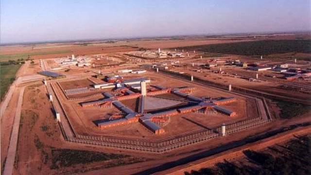 Ordenaron la detención de un exdirector de la cárcel de Bouwer de Córdoba.