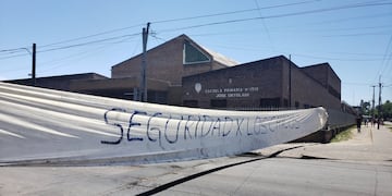 El establecimiento de Génova al 3200 lleva más de dos semanas sin actividad en las aulas.