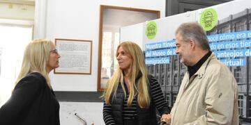 La Secretaria de Educación, Mariana Andereggen, la directora nacional de Migraciones, Florencia Carignano y el diputado nacional Roberto Mirabella