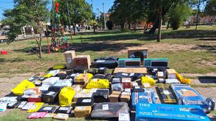 Ciudad de Córdoba. Un hombre quedó detenido tras robar una camioneta llena de mercadería de Ocasa-Mercado Libre. (Policía de Córdoba)
