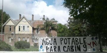 Nuevamente los vecinos de Cabín 9 exigen agua potable en sus casas sin tener que ir al tanque a retirarla (Yolanda Ruiz)