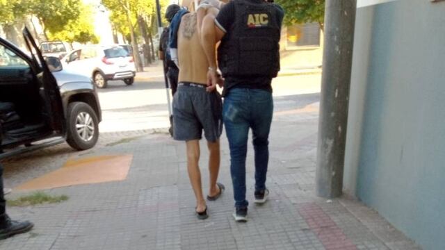 El joven detenido por la AIC en el marco del ataque sicario en el barrio 17 de octubre