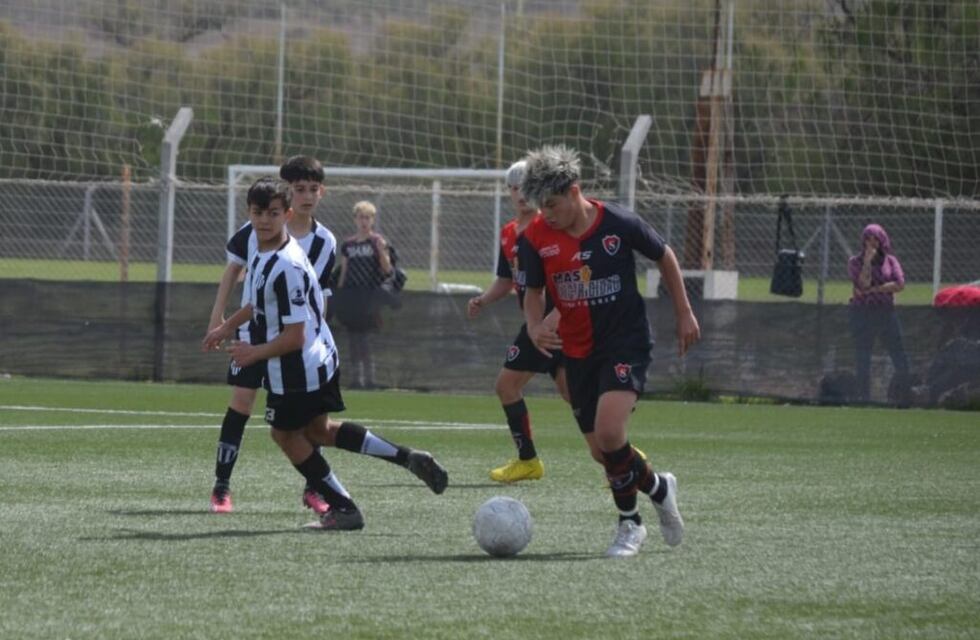 Liga del Sur: Sporting prueba jugadores en Juveniles y Menores