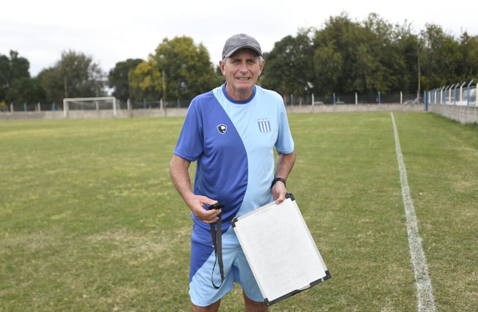 Héctor Arzubialde asumió como DT de Racing: “Quiero ayudarlo a crecer”