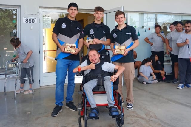 Estudiantes entrerrianos adaptan una silla de ruedas al sistema eléctrico