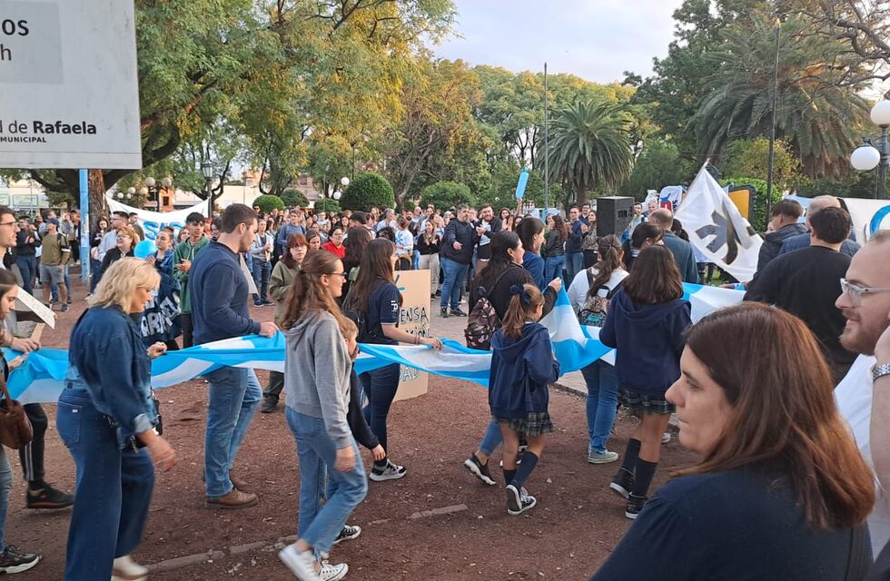Masiva marcha en Rafaela en defensa de la educación pública
