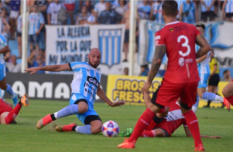 La lista de concentrados de Racing, y la formación para visitar a Mitre en Santiago