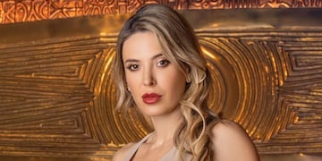 Jesica Cirio se adelantó al verano y posó con una microbikini de flores.