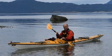 El kayakista desaparecido tiene 23 años.