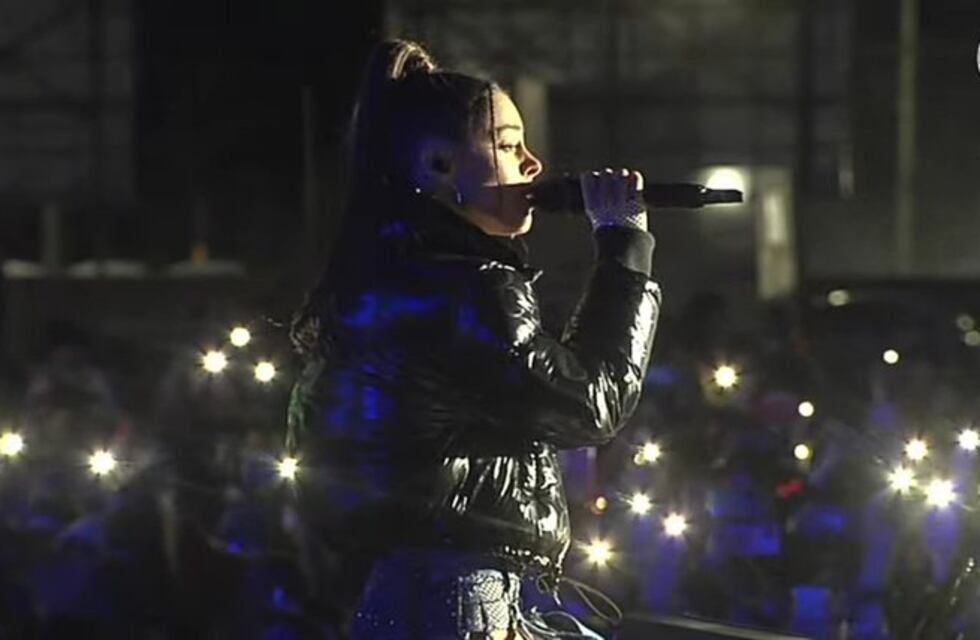 Tini cantó “Oye” a capela en Río Gallegos y cautivó a la audiencia