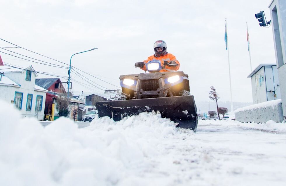 El Municipio realiza la limpieza de espacios públicos
