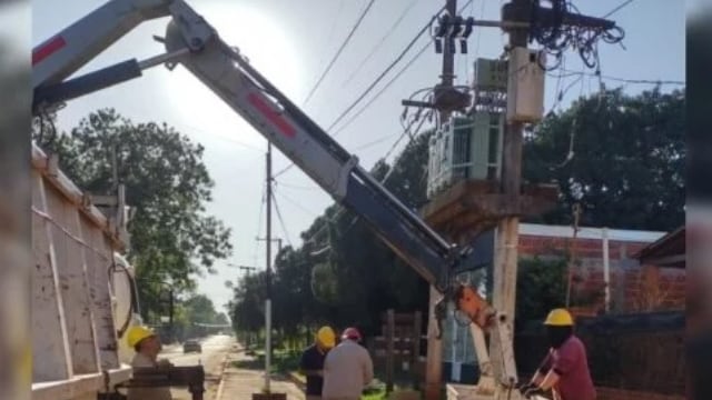 Puerto Libertad: ejecutan obras sobre líneas de energía eléctrica.