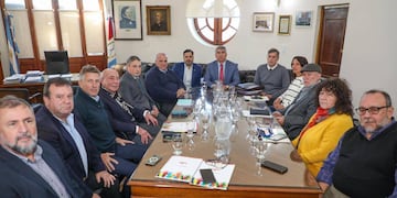 ATE y UPCN fueron los primeros gremios convocados este lunes por la Casa Gris.