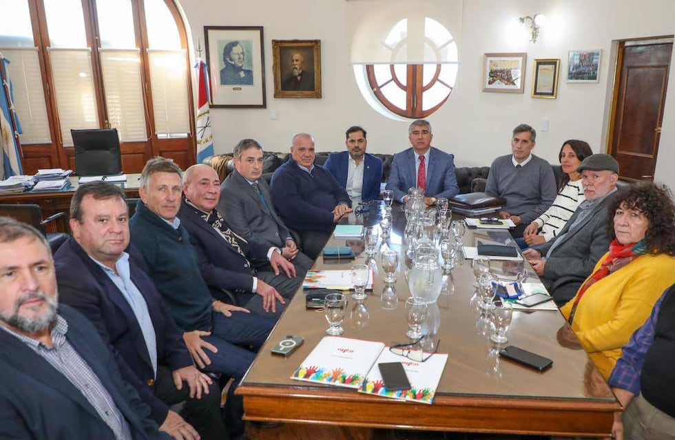 Paritarias: Santa Fe subió la oferta de aumento salarial de abril y añadió junio