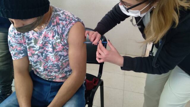 El Ministerio de Salud informó que 21.355 personas menores de 18 años ya recibieron la primera vacuna contra el COVID-19.