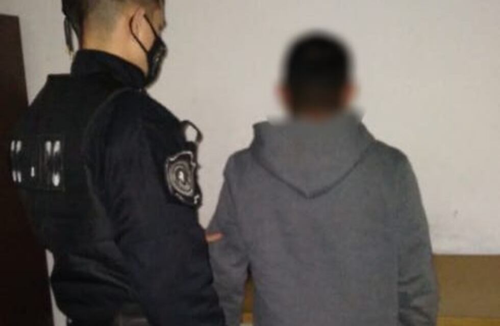 Efectivos policiales intentaban desarticular una fiesta clandestina y resultaron agredidos